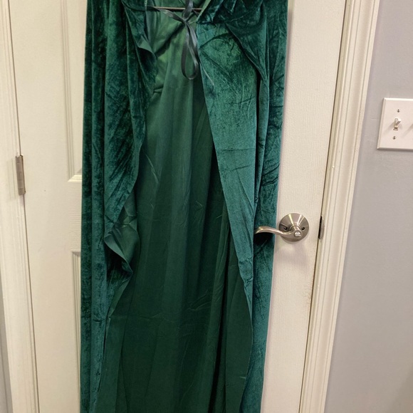 Emerald Green Velvet Hooded Cape Medieval costume - Picture 3 of 3